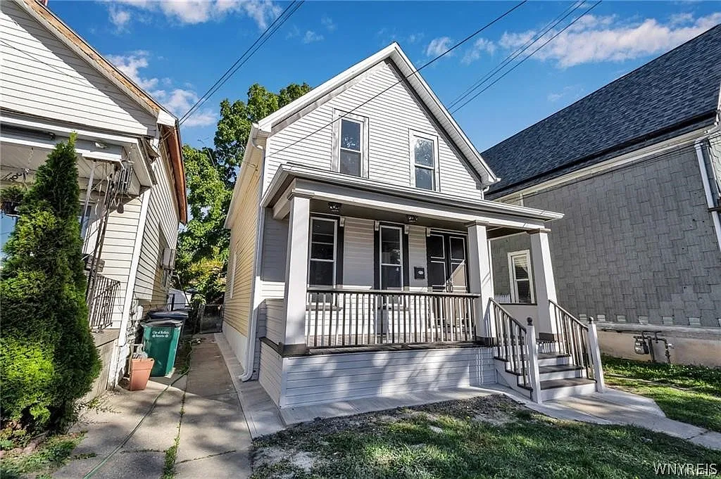 1 bed, 1.0 bath, 700 sqft, $1,000 — Photo 1