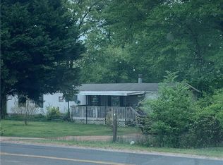 105 Cross Roads Dr, Seneca, SC 29678