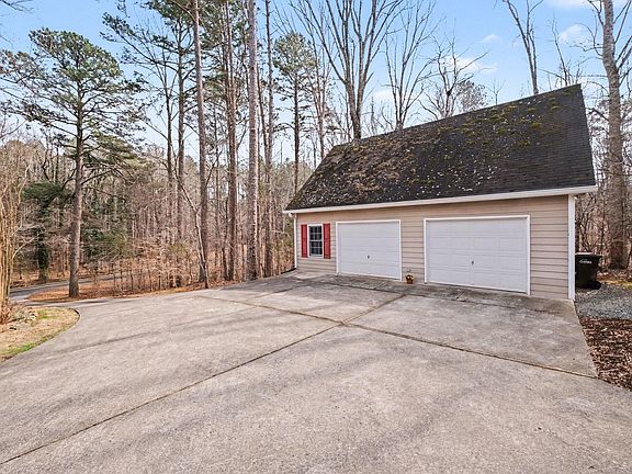 5th image of 2404 Bane Rd