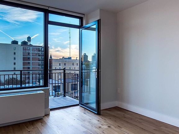 5th image of 670 Pacific St #806
