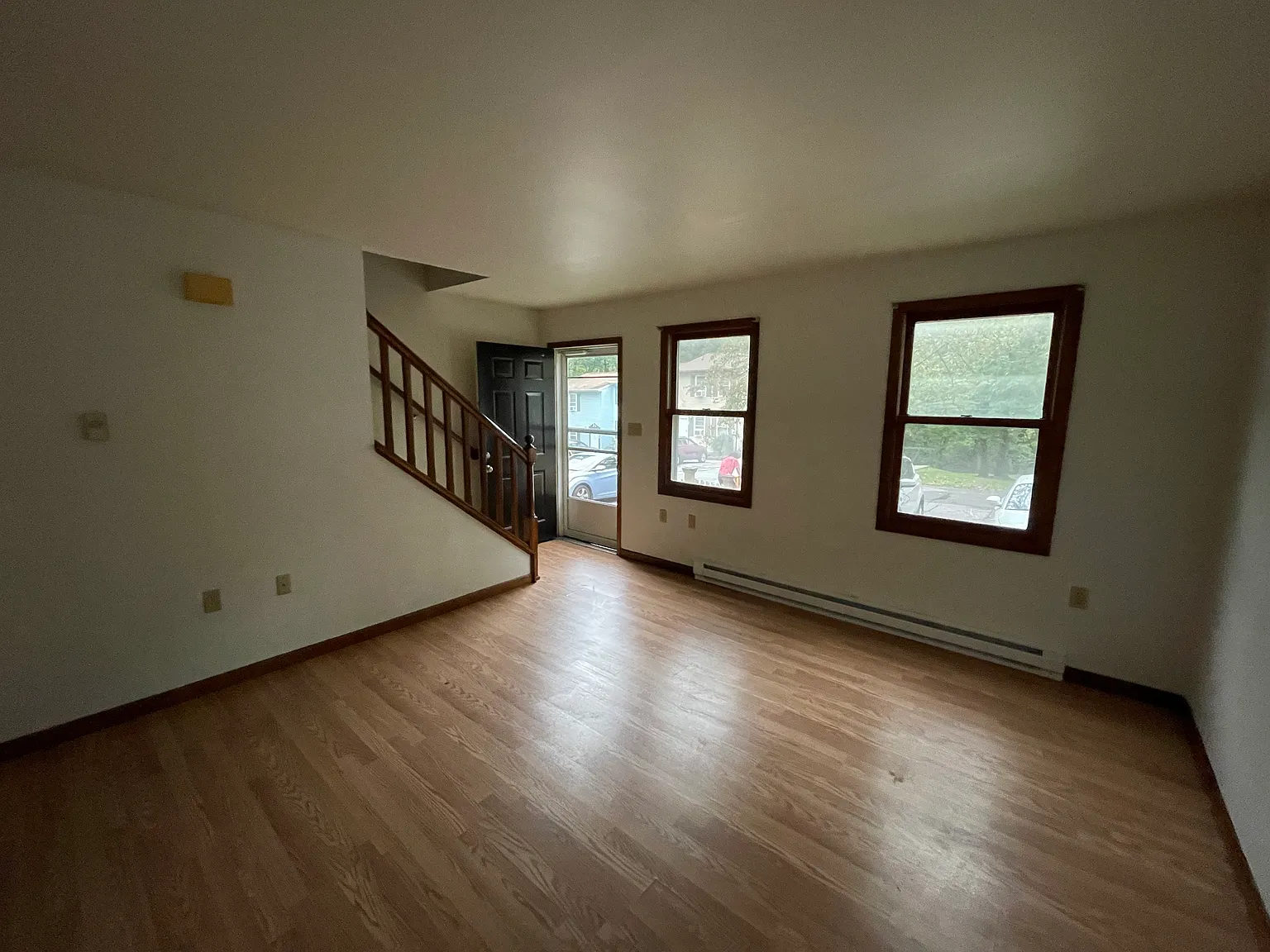 223 Oakwood Ave — Photo 2