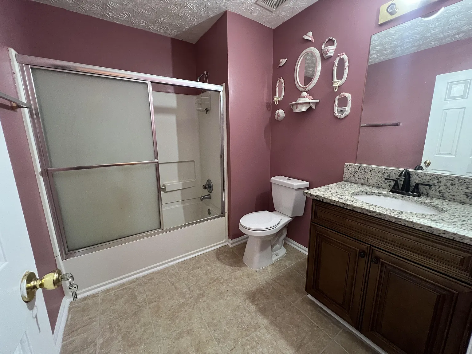 4 bed, 3.0 bath, 1944 sqft, $1,139 — Photo 2