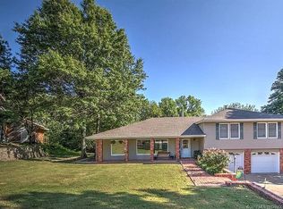 208 SE Quail Ridge Loop, Bartlesville, OK 74006