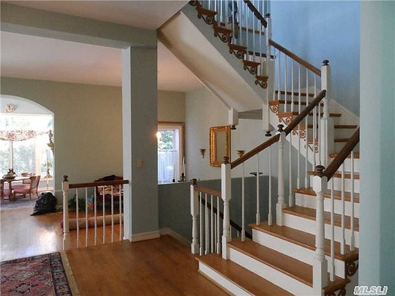 2nd image of 8 Long Meadow Ln