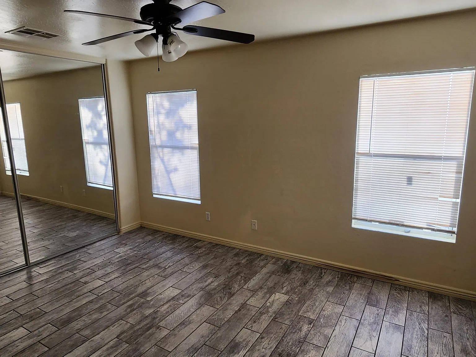 3 bed, 2.0 bath, 1424 sqft, $1,700 — Photo 3