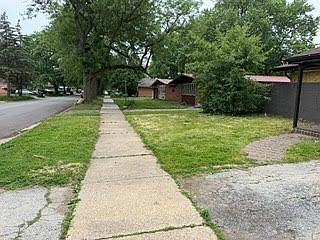 2nd image of 15122 Meadow Ln