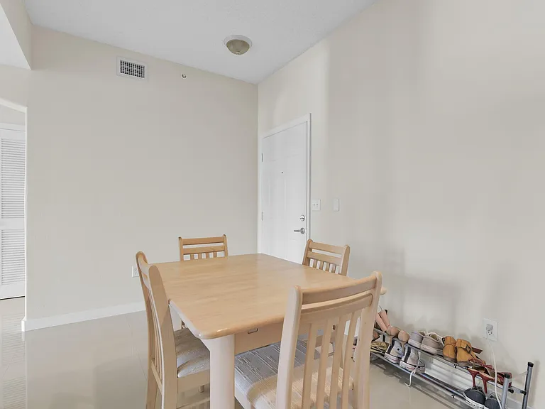 533 NE 3rd Ave — Photo 10