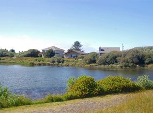 927 Cascade Ave SW, Ocean Shores, WA 98569