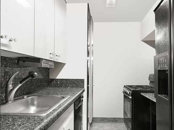 3rd image of 415 E 54th St APT 4D