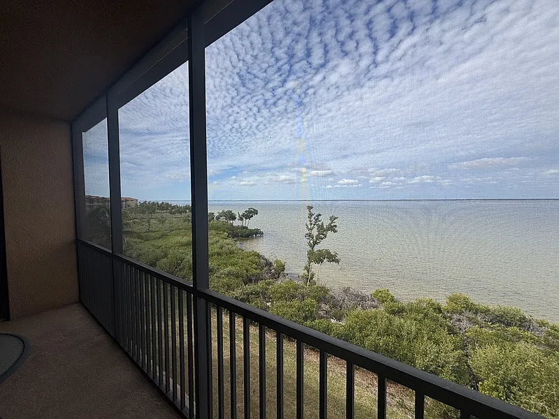 3 bed, 3.0 bath, 2338 sqft, $2,650 — Photo 3
