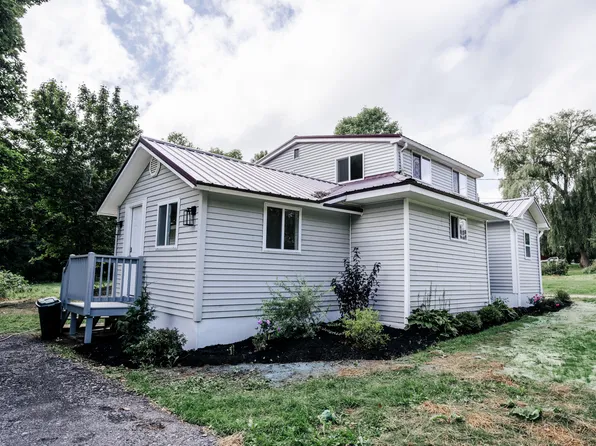 11 Barrows Point Road, Newport, ME 04953