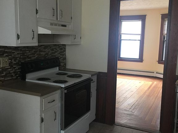 2nd image of 40 Newington Ave Floor 2