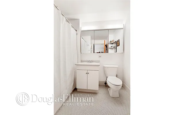 Sold by Douglas Elliman | media 15