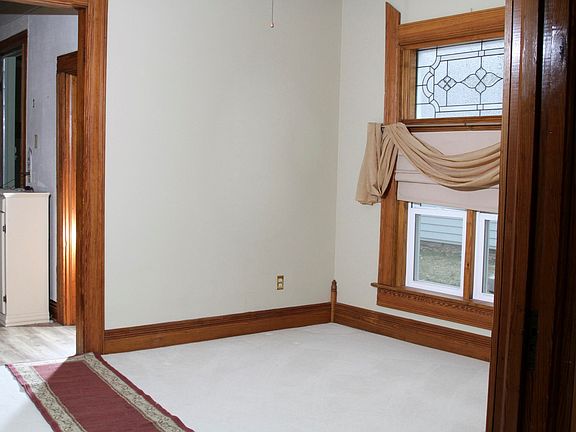 5th image of 49 E Center St