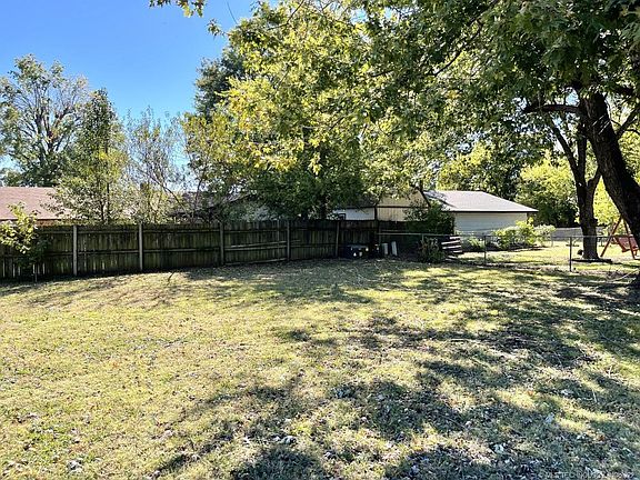 2nd image of 117 Teakwood Dr