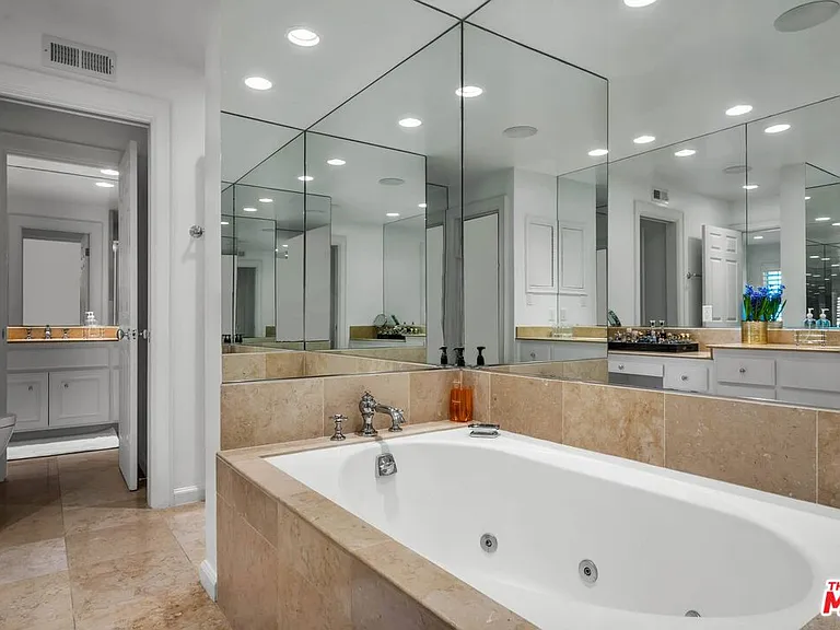 11745 Montana Ave #301 — Photo 20