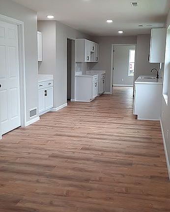 LR looking into kitchen