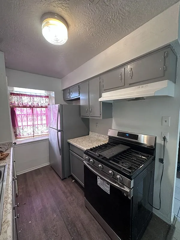 3 bed, 1.5 bath, 1200 sqft, $1,400 — Photo 3