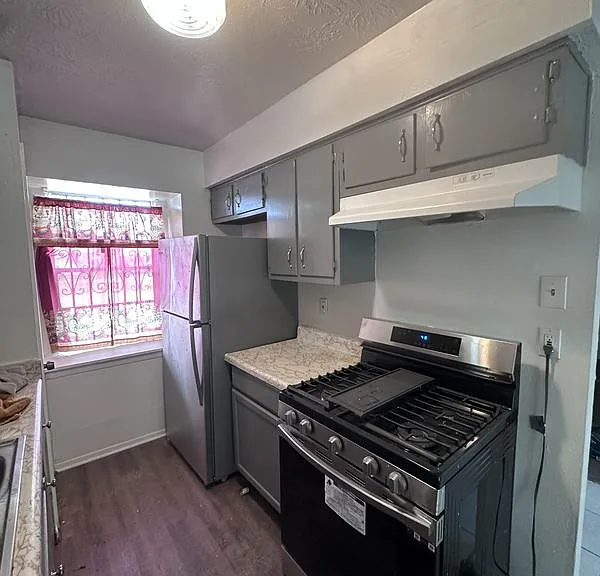 145 S Dexter Dr — Photo 3