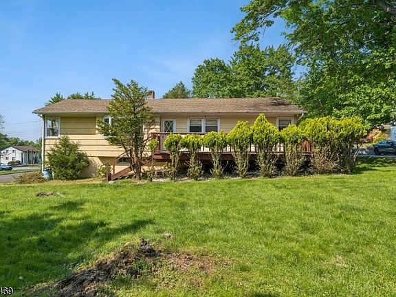 3rd image of 12 Clover Ct