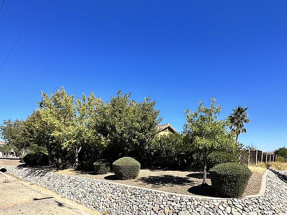 3rd image of 935 W Calle Barranca Seca