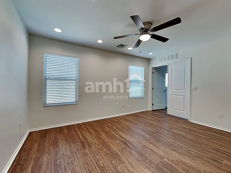 770 E Reflection Pl — Photo 9