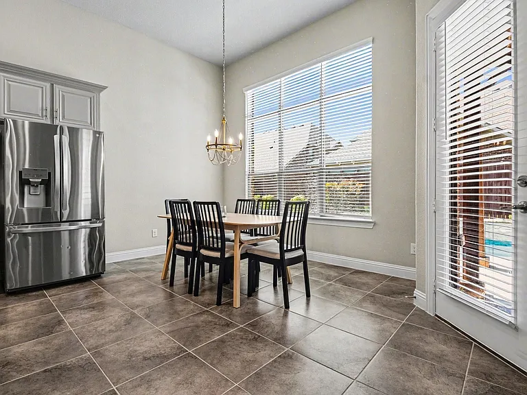 3323 Royal Ridge Dr — Photo 9
