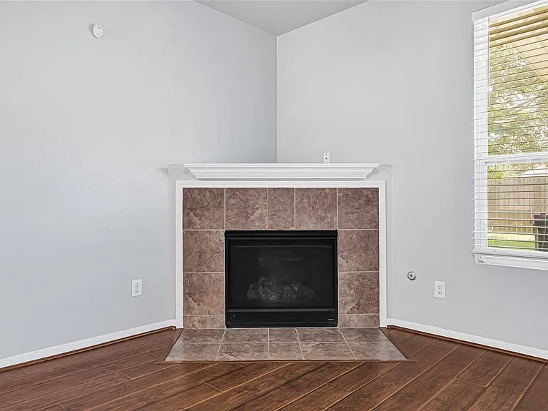 1827 Macondray Dr — Photo 6