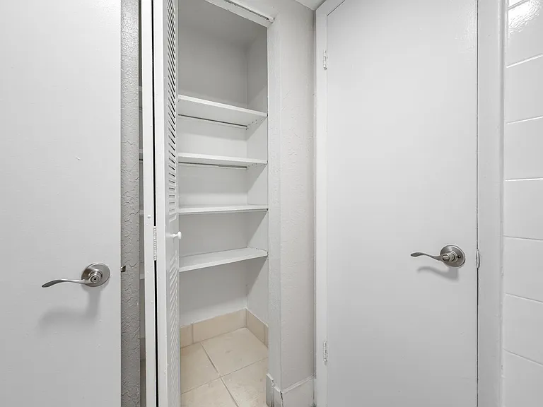 KC Flats Apartments — Photo 56