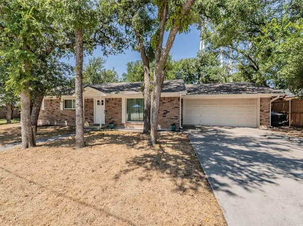 909 Shady Oaks Dr, Bridgeport, TX 76426