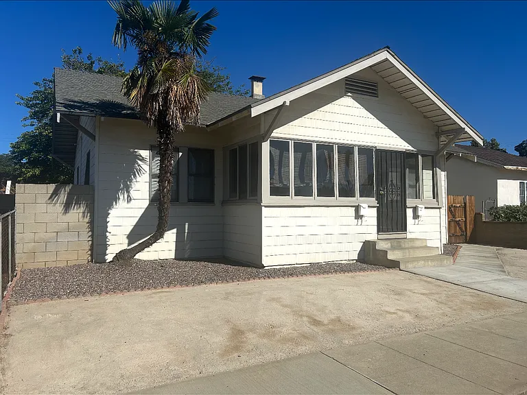 245 E Grevillia St — Photo 1