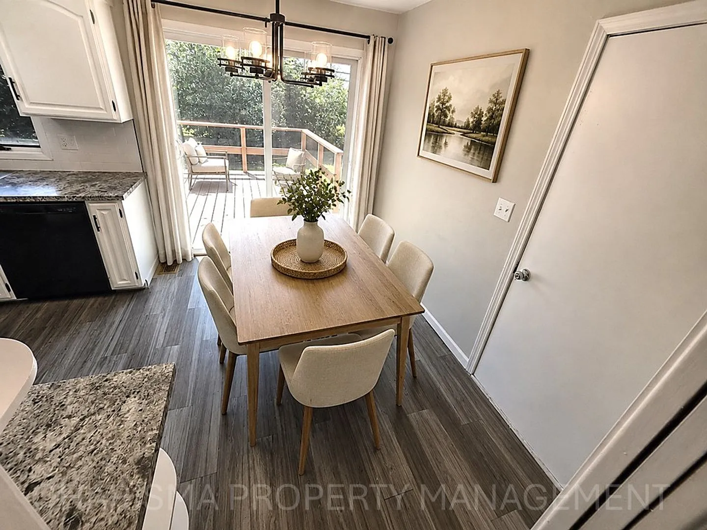 Updated 3 Bedroom Home | Pet Friendly | Prime Location — Photo 4