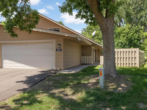 2226 Mayfair Rd, Golden Valley, MN 55427