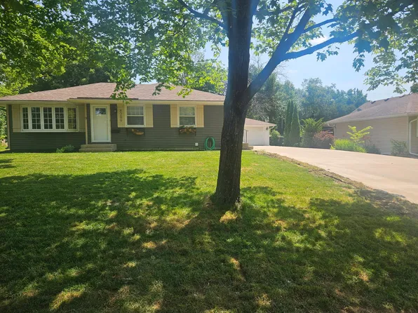 8209 Beard Rd, Bloomington, MN 55431