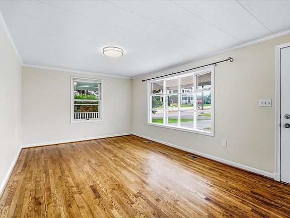 4th image of 809 E D St