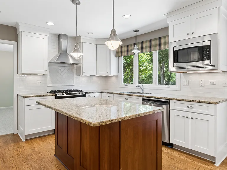 2408 Newport Dr — Photo 15
