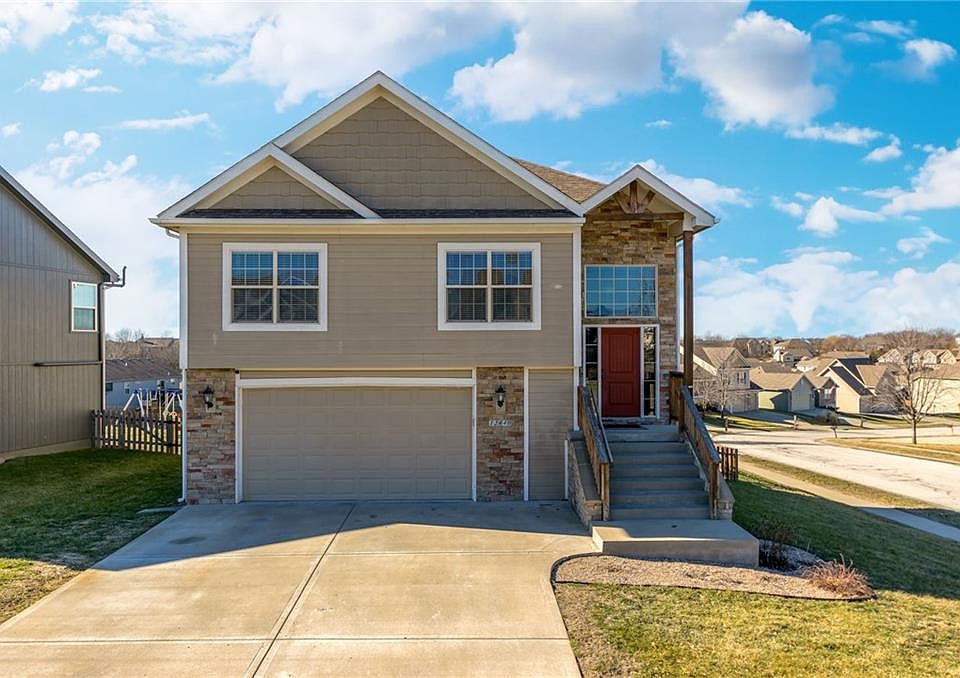 1st image of 12440 NW Lauren Cir