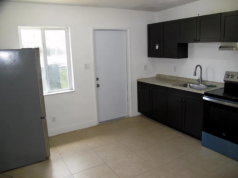 340 NW 6th St #2 — Photo 18