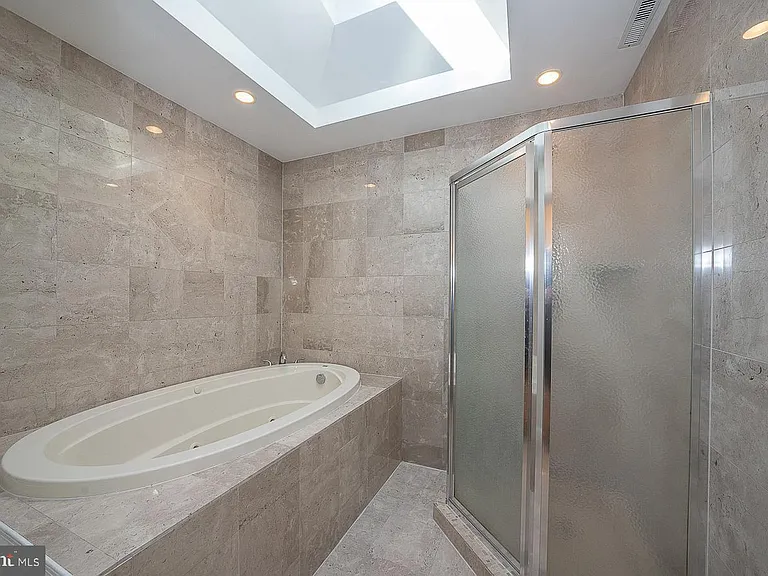 6950 Fowler St — Photo 15
