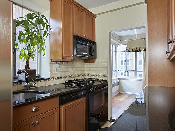 2nd image of 440 E 56th St APT 7C
