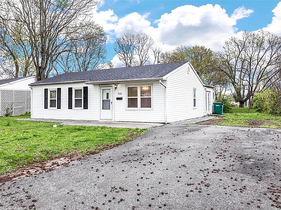 2nd image of 532 Saint James Ln