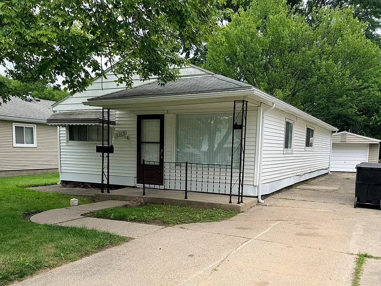 18308 Dalby — Photo 1