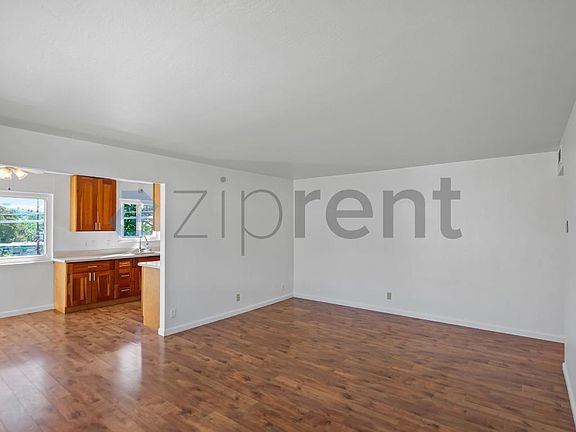 5th image of 138 Village Ct APT 6