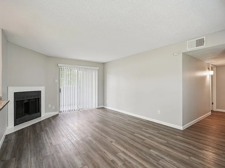 Fieldcrest Apartments — Photo 25