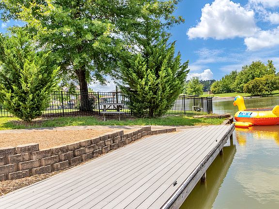 5th image of 11 Lakeside Vlg