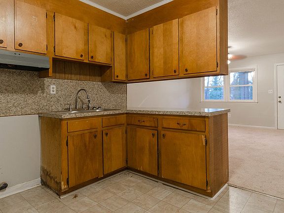 2nd image of 2328 Woodbridge Dr #B