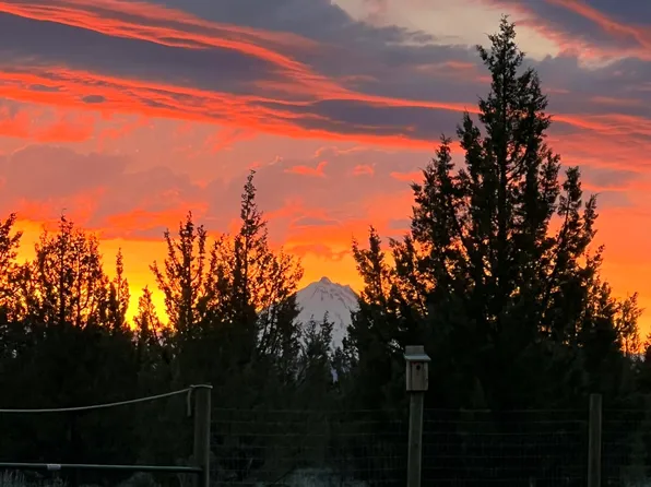 10001 SW Geneva View Rd, Terrebonne, OR 97760