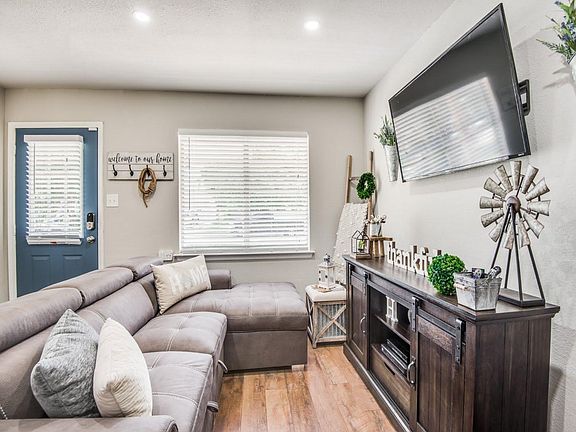 3rd image of 614 Aransas Dr