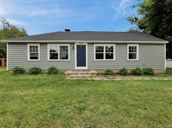 2245 Lodge Rd, Flint, MI 48532