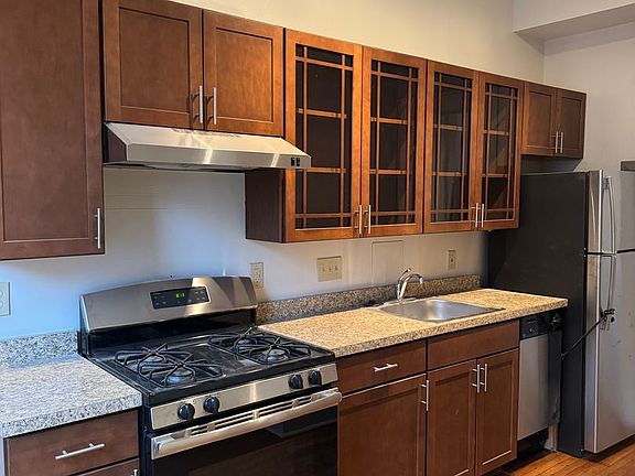 2nd image of 2340 Grandview Ave #2